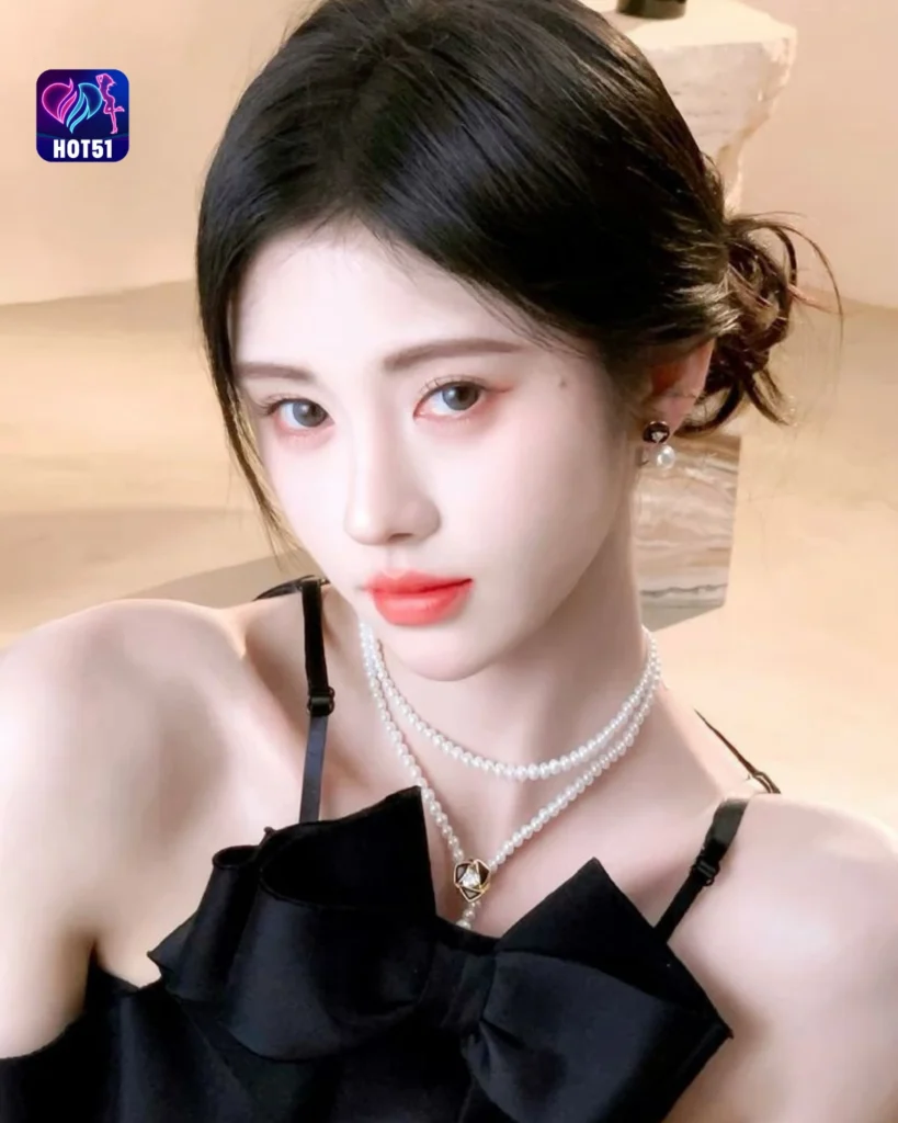  Beautiful Ju Jingyi Photos on HOT51 Platform