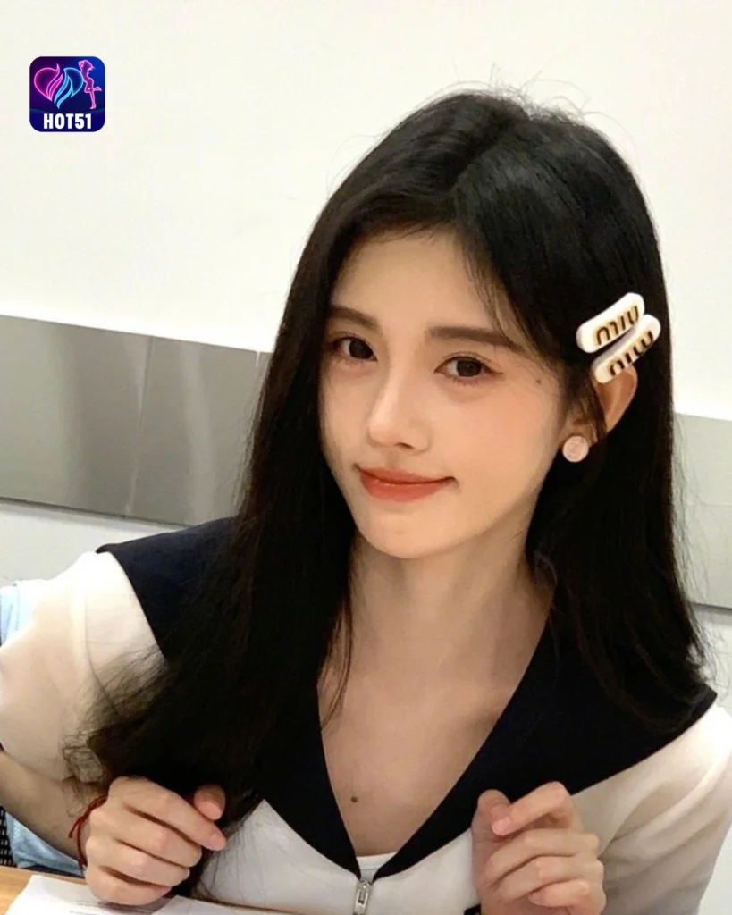  Beautiful Ju Jingyi Photos on HOT51 Platform
