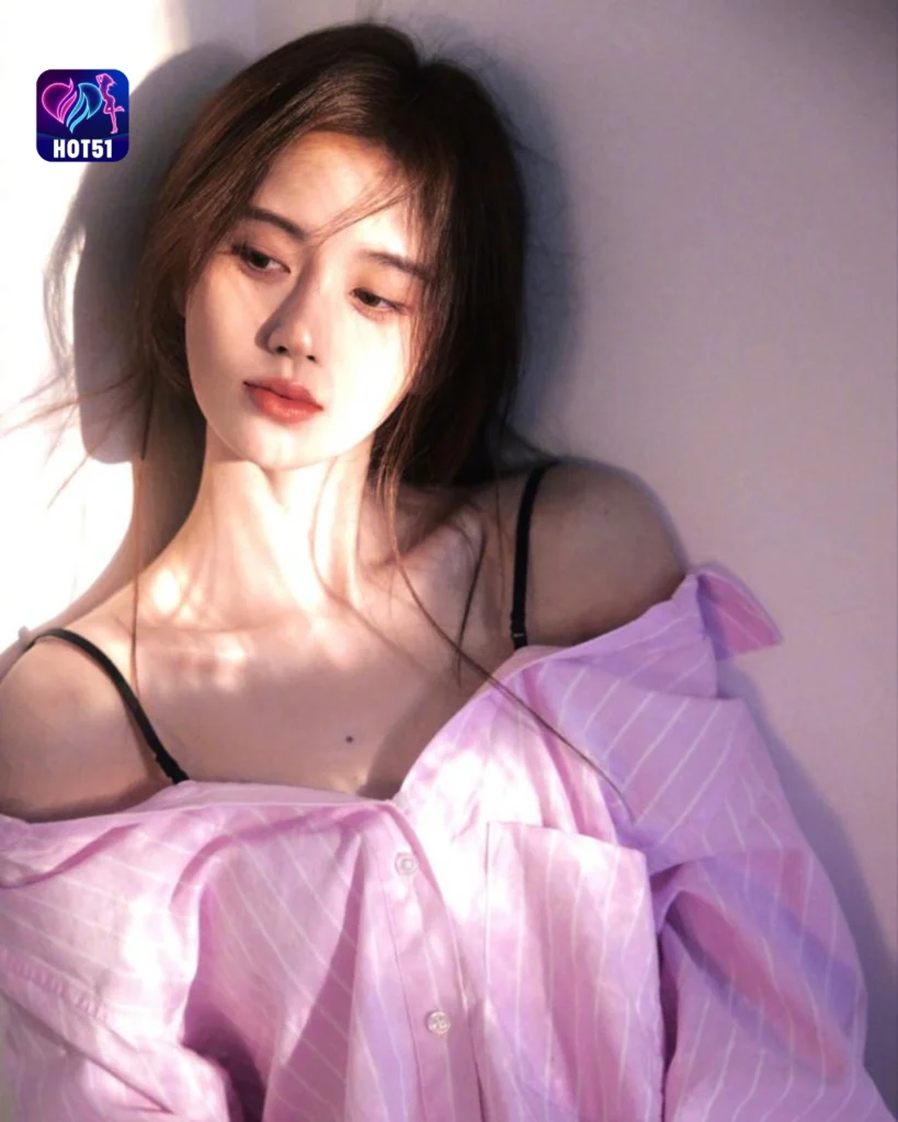 Beautiful Ju Jingyi Photos on HOT51 Platform 