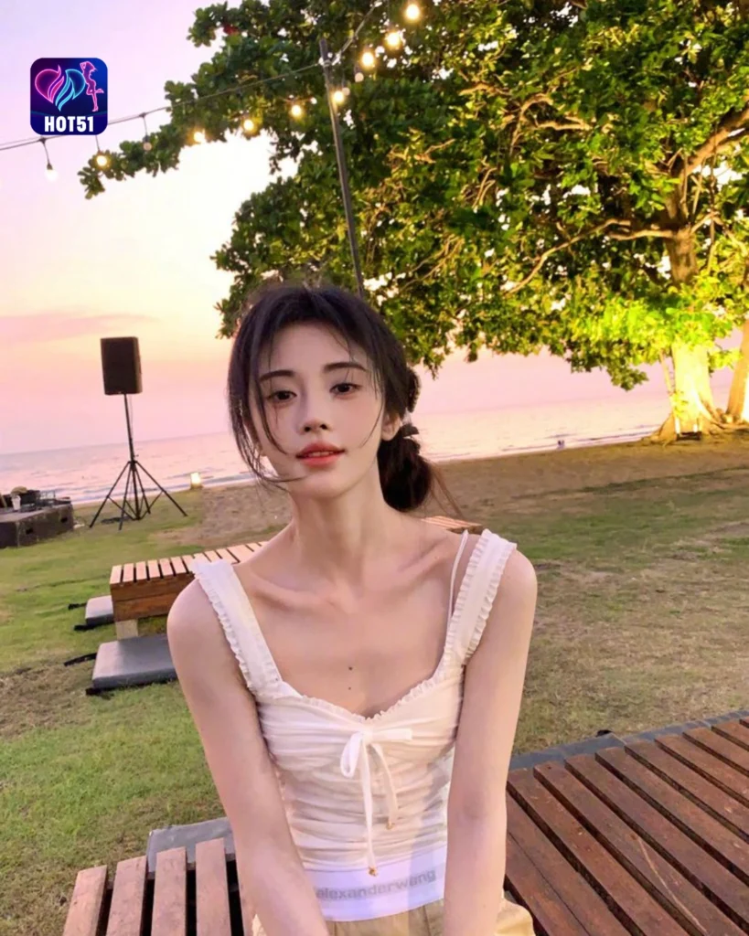 Beautiful Ju Jingyi Photos on HOT51 Platform 