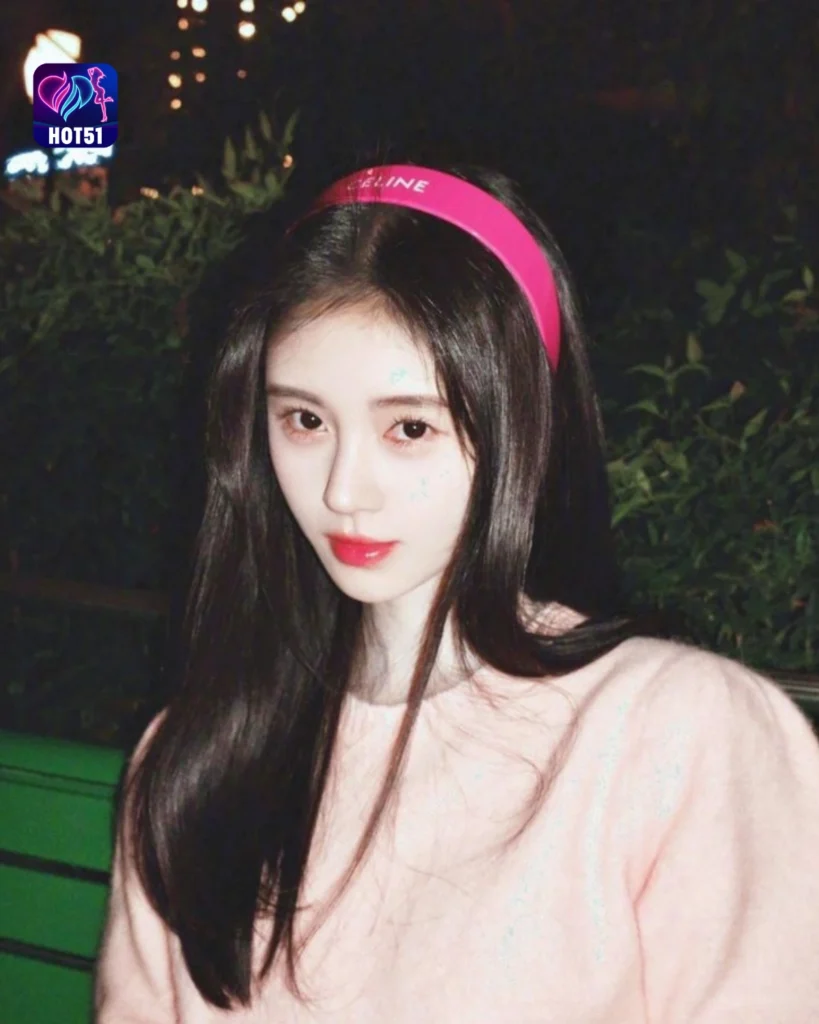  Beautiful Ju Jingyi Photos on HOT51 Platform 