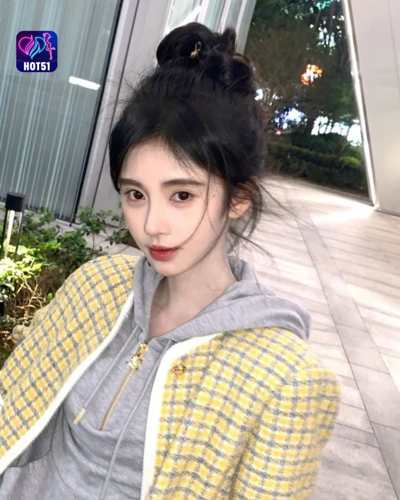  Beautiful Ju Jingyi’s Stunning Photos on HOT51 Platform