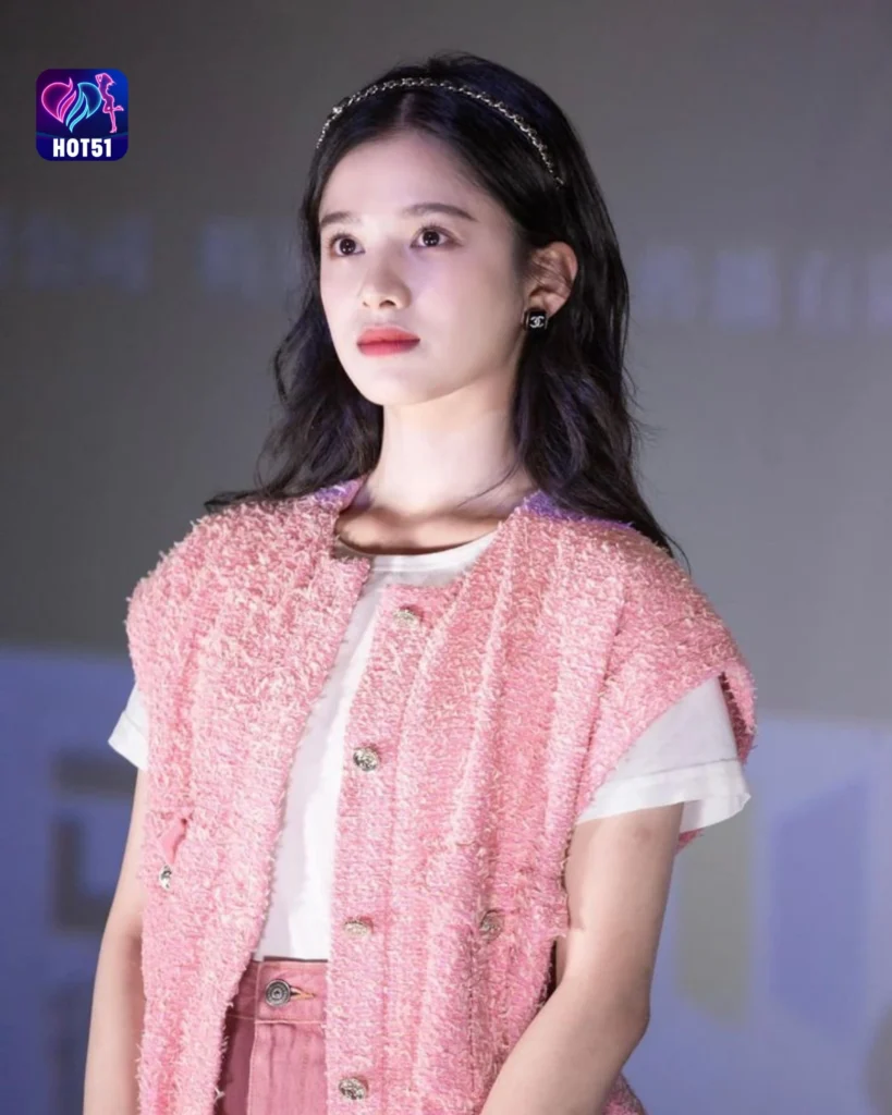  Beautiful Stunning Foto Cantik Zhang Jingyi di Platform HOT51