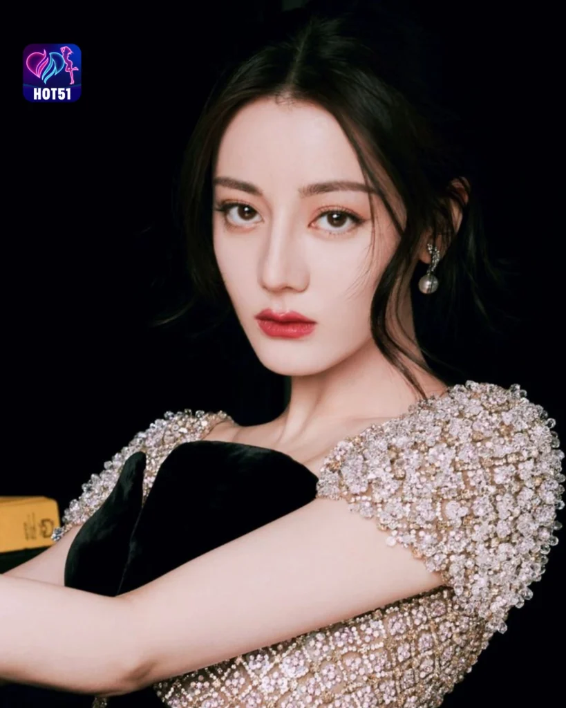 Beautiful Stunning Foto Dilraba Dilmurat di Platform HOT51 