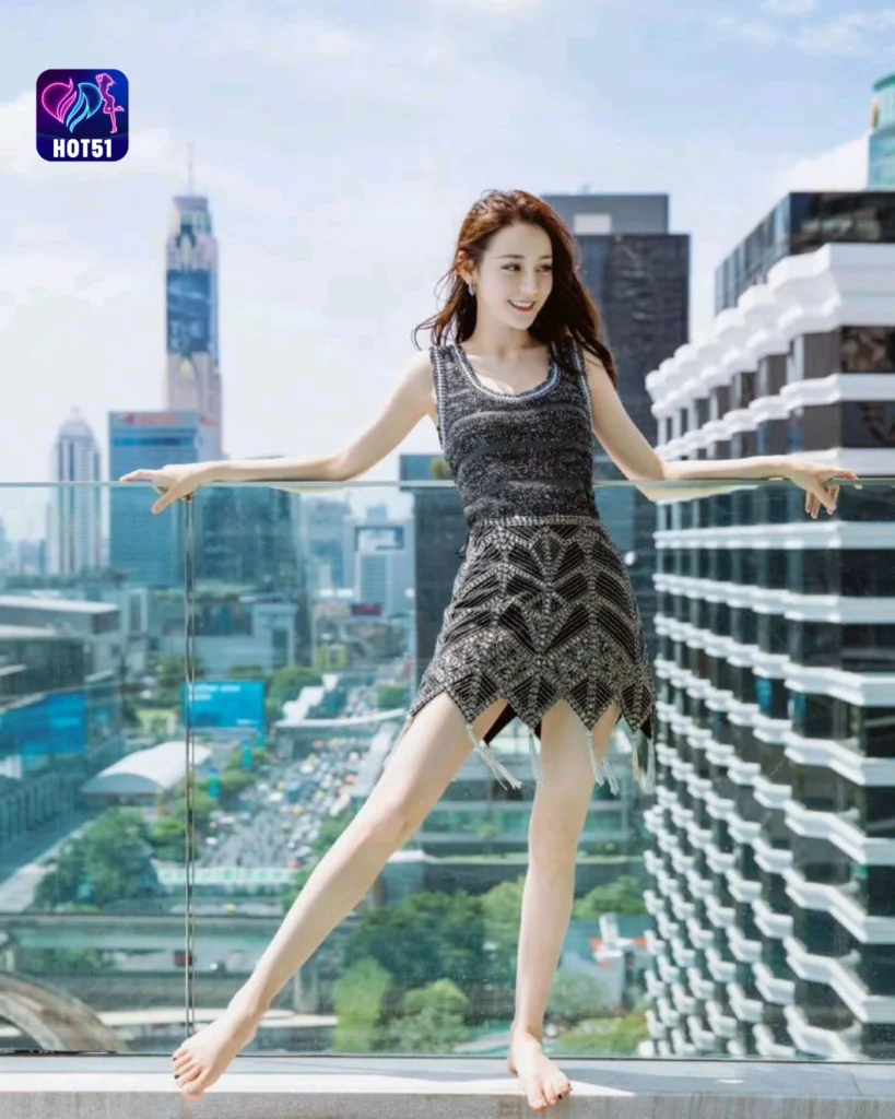 Beautiful Stunning Foto Dilraba Dilmurat di Platform HOT51