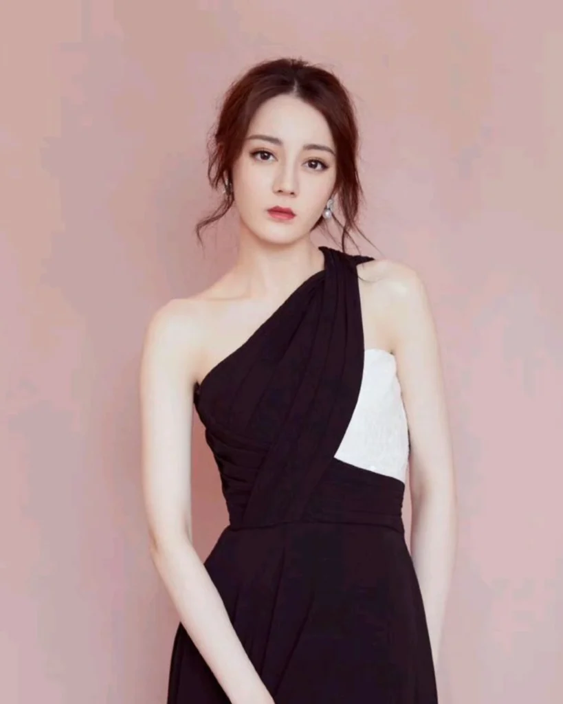  Beautiful Stunning Gambar Dilraba Dilmurat di Platform 
