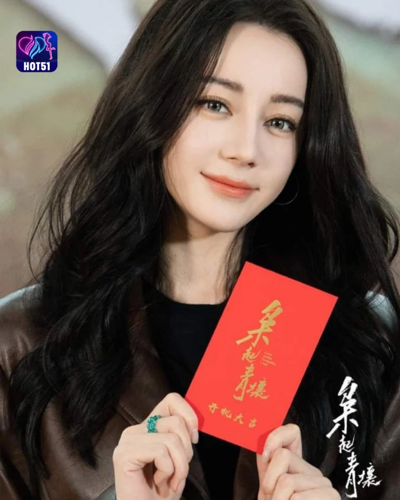 Beautiful Stunning Gambar Dilraba Dilmurat di Platform HOT51 