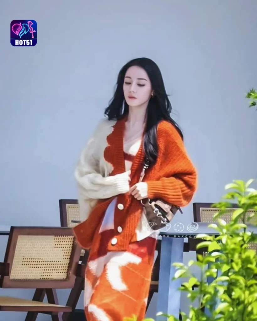 Beautiful Stunning Gambar Dilraba Dilmurat di Platform HOT51 