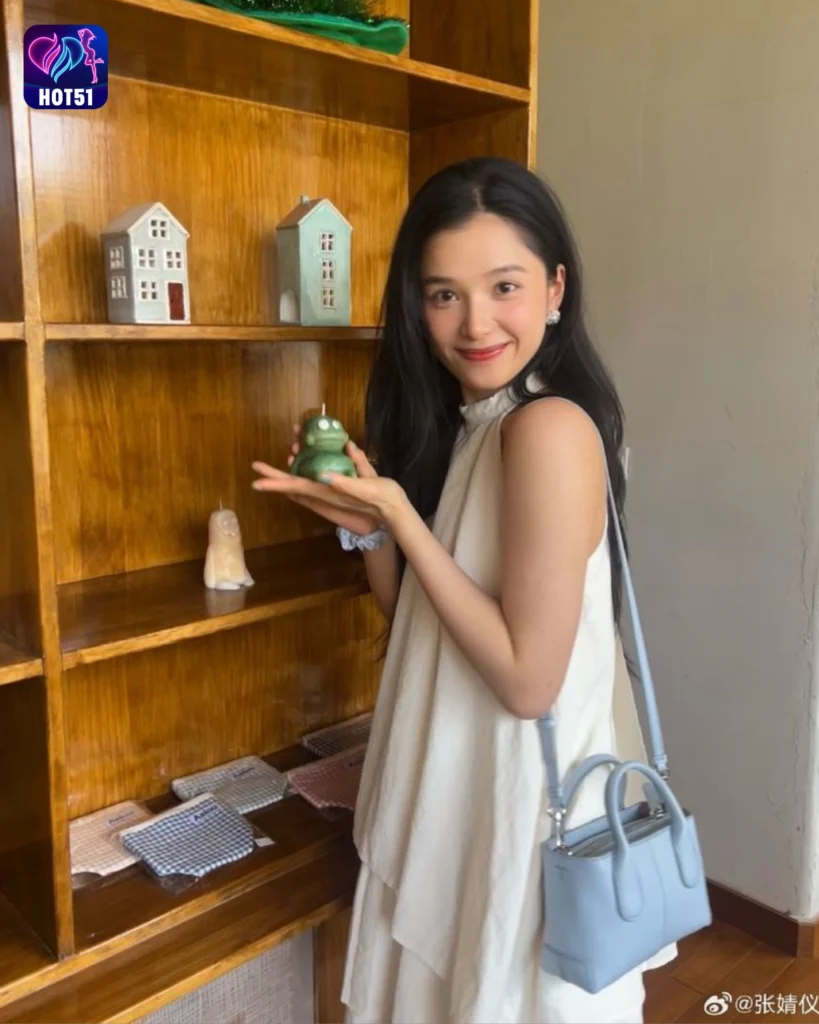  Beautiful Stunning Gambar Zhang Jingyi di Platform HOT51