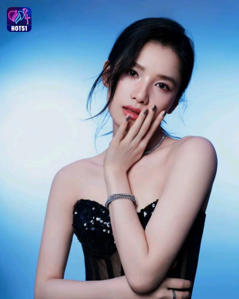 Beautiful Stunning Gambar Zhang Jingyi di Platform HOT51