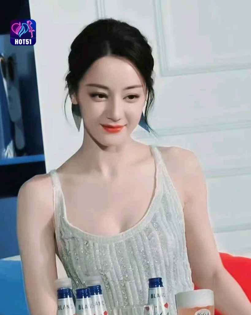 Beautiful Stunning Kecantikan Foto Dilraba Dilmurat di Platform HOT51 