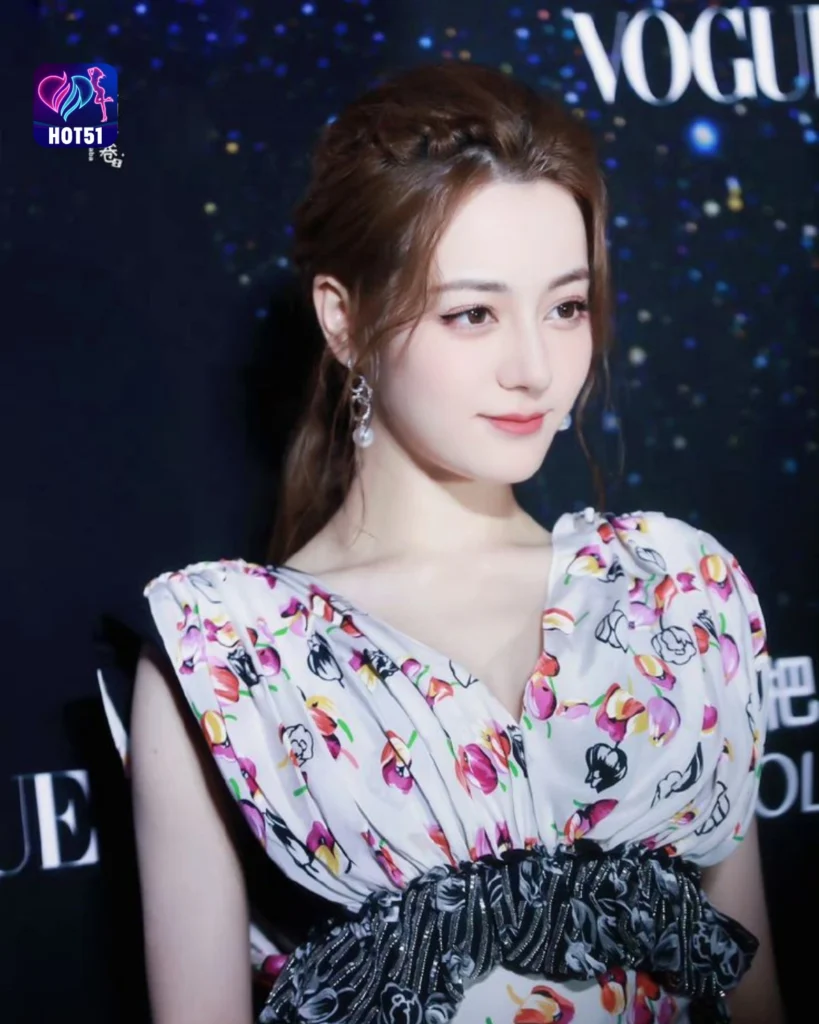 Beautiful Stunning Kecantikan Foto Dilraba Dilmurat di Platform HOT51 