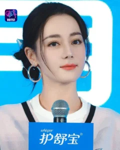 Read more about the article Beautiful Stunning Kecantikan Foto Dilraba Dilmurat di Platform HOT51