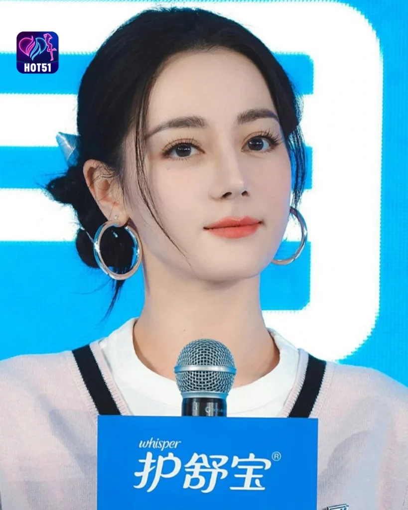 Beautiful Stunning Kecantikan Foto Dilraba Dilmurat di Platform HOT51 