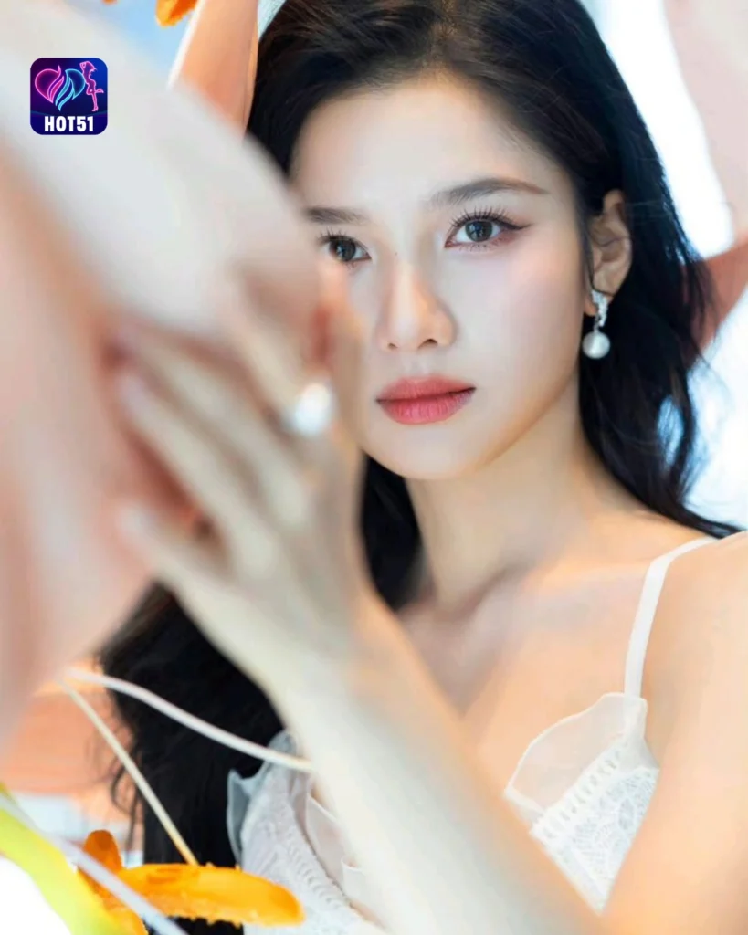  Beautiful Stunning Zhang Jingyi Dalam Foto di HOT51