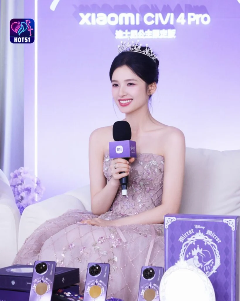Beautiful Stunning Zhang Jingyi di Platform HOT51 