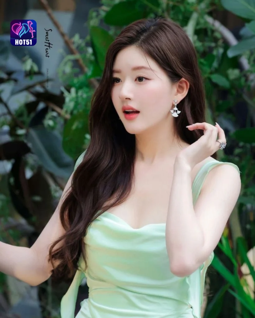  Beautiful Stunning Zhao Lusi Photos on HOT51 Platform 
