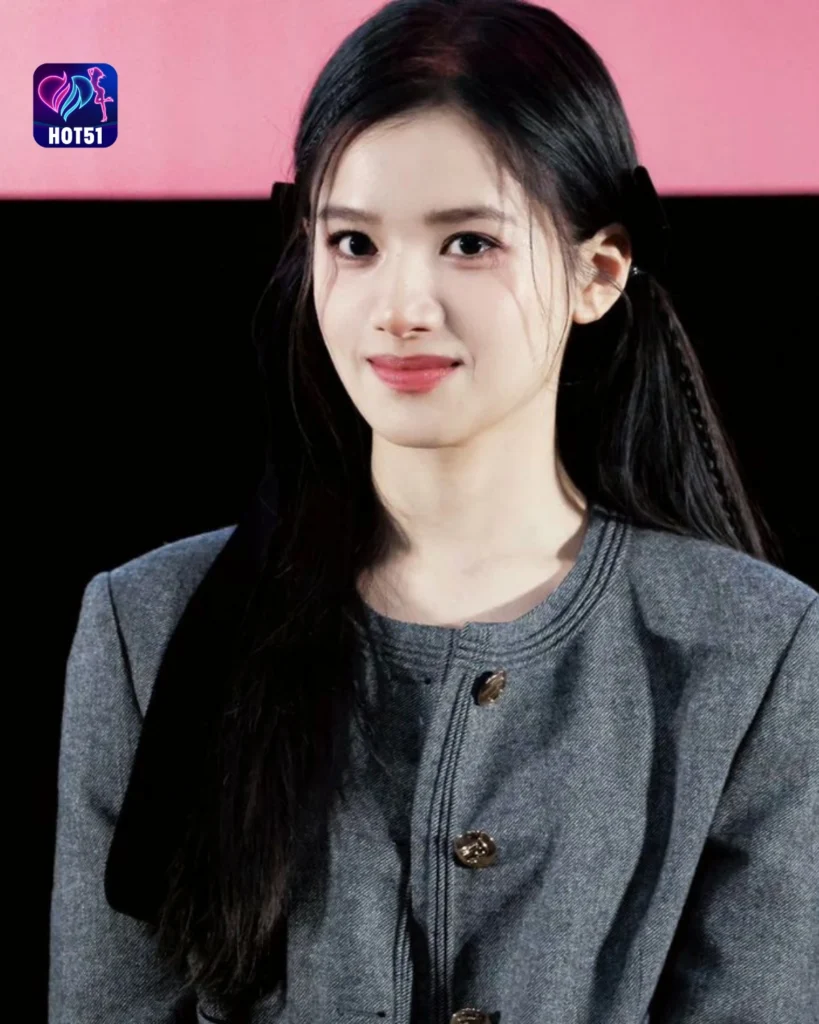  Beautiful Zhang Jingyi Photos on HOT51 Platform