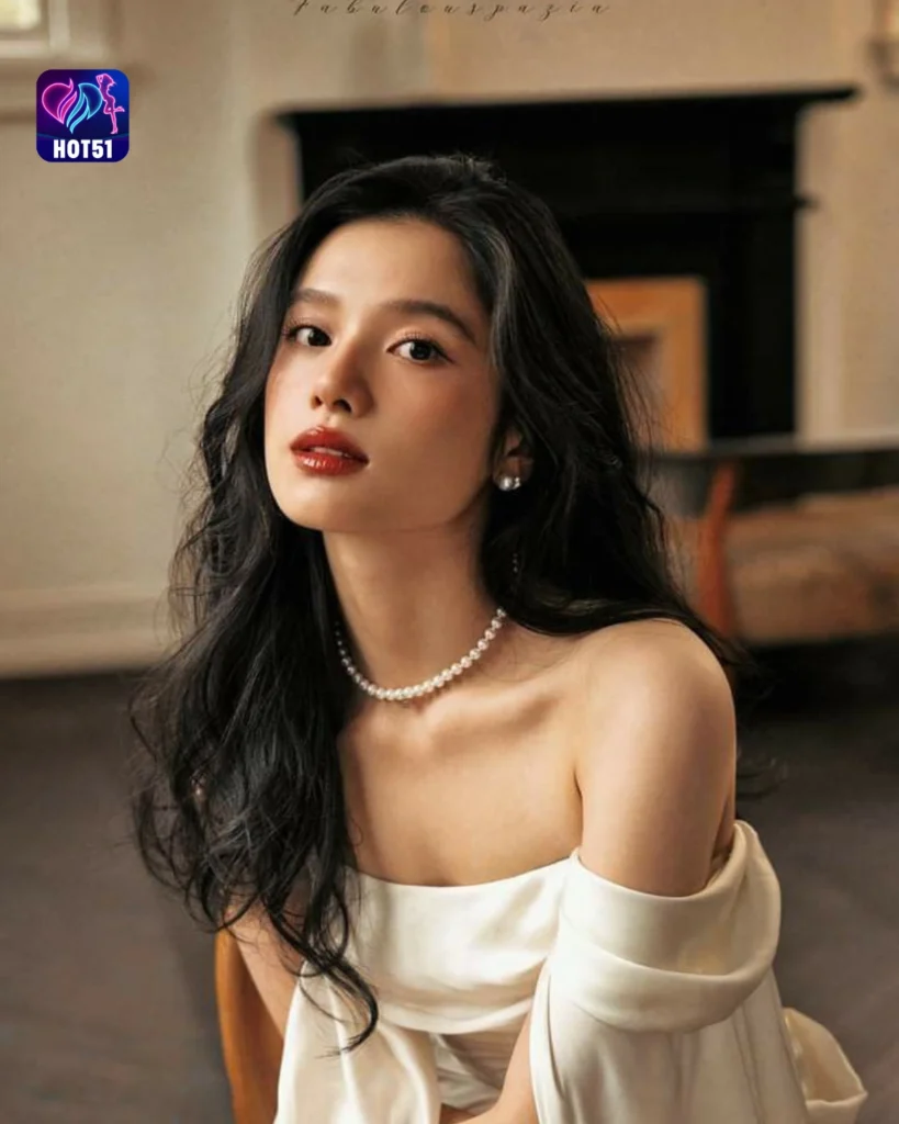  Beautiful Zhang Jingyi Photos on HOT51 Platform 