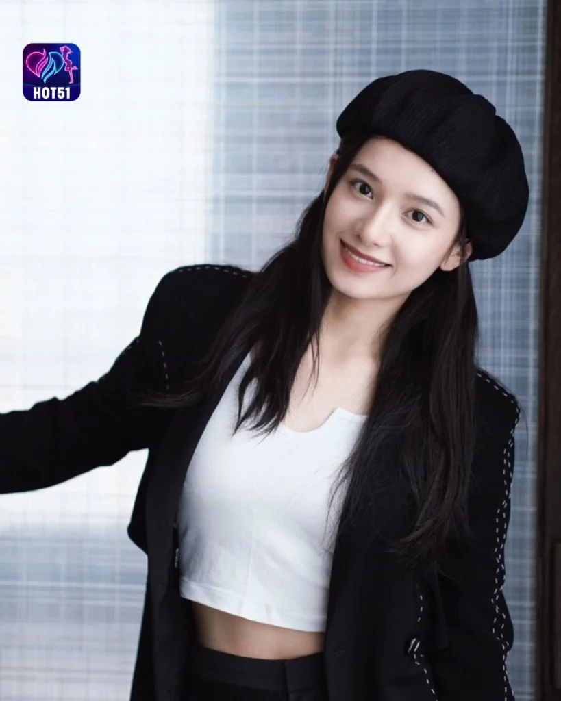  Beautiful Zhang Jingyi Photos on HOT51 Platform