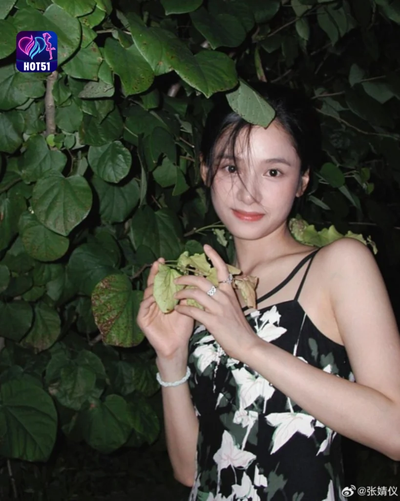  Beautiful Zhang Jingyi Photos on HOT51 Platform