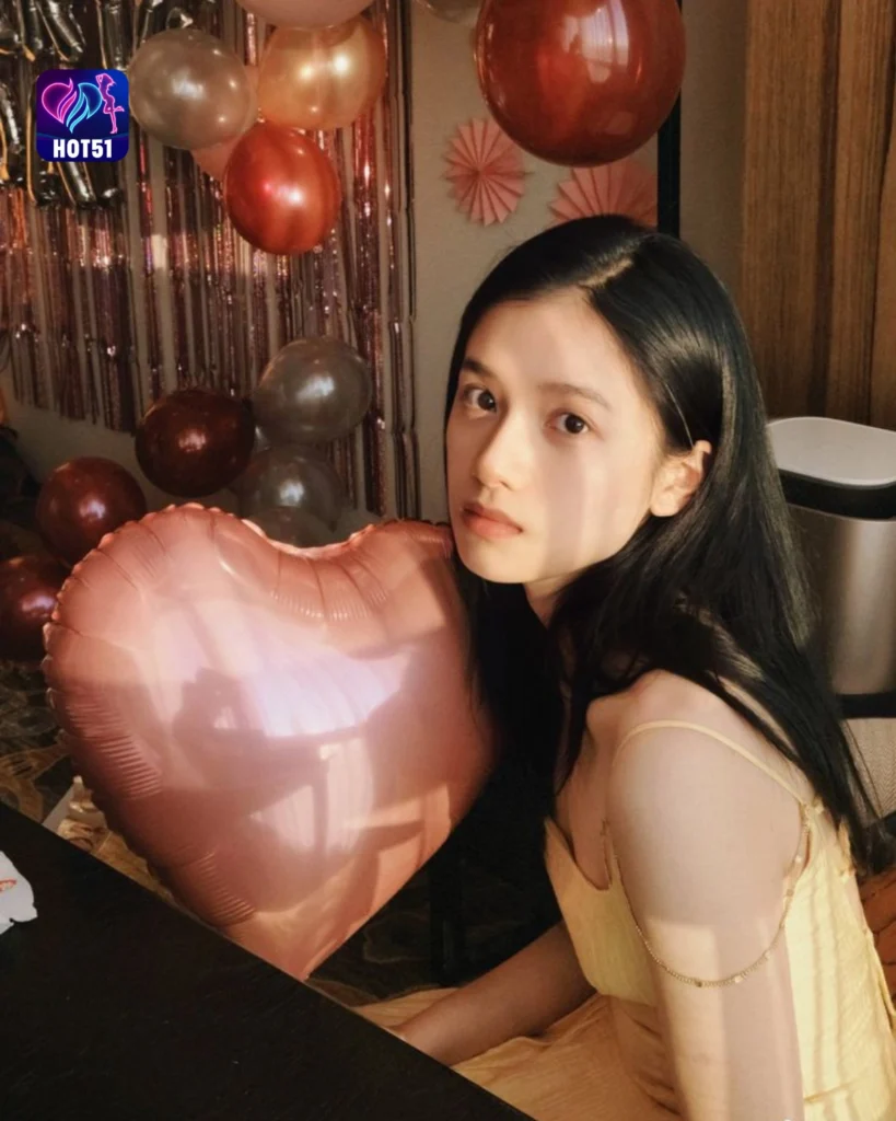  Beautiful Zhang Jingyi Photos on HOT51 Platform 