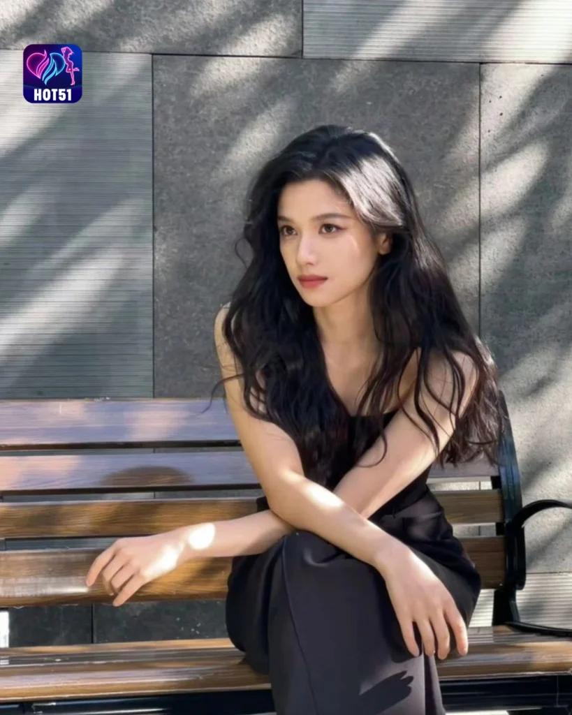 Beautiful Zhang Jingyi Photos on HOT51 Platform