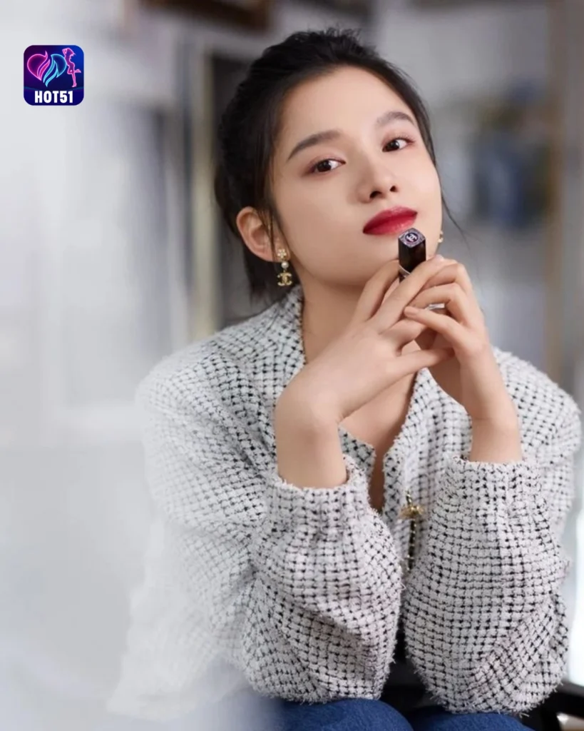  Beautiful Zhang Jingyi Photos on HOT51 Platform