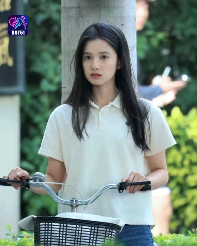 Beautiful Zhang Jingyi Photos on HOT51 Platform