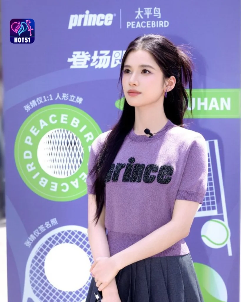  Beautiful Zhang Jingyi Photos on HOT51 Platform