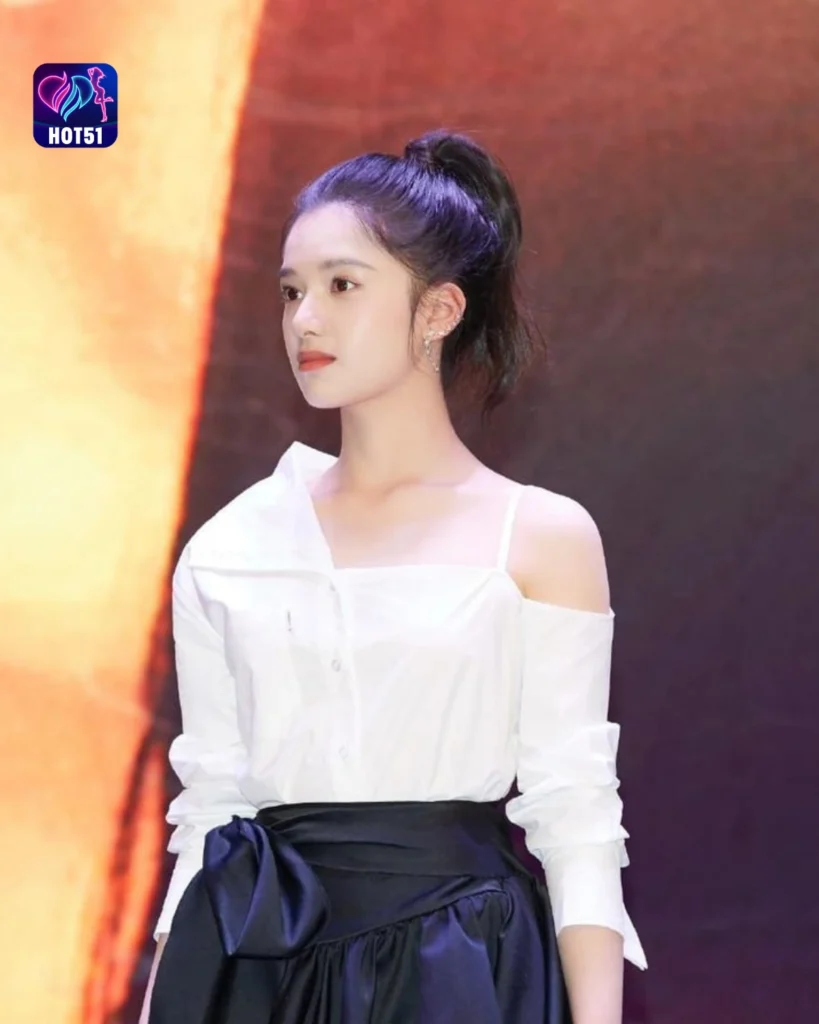  Beautiful Zhang Jingyi Photos on HOT51 Platform