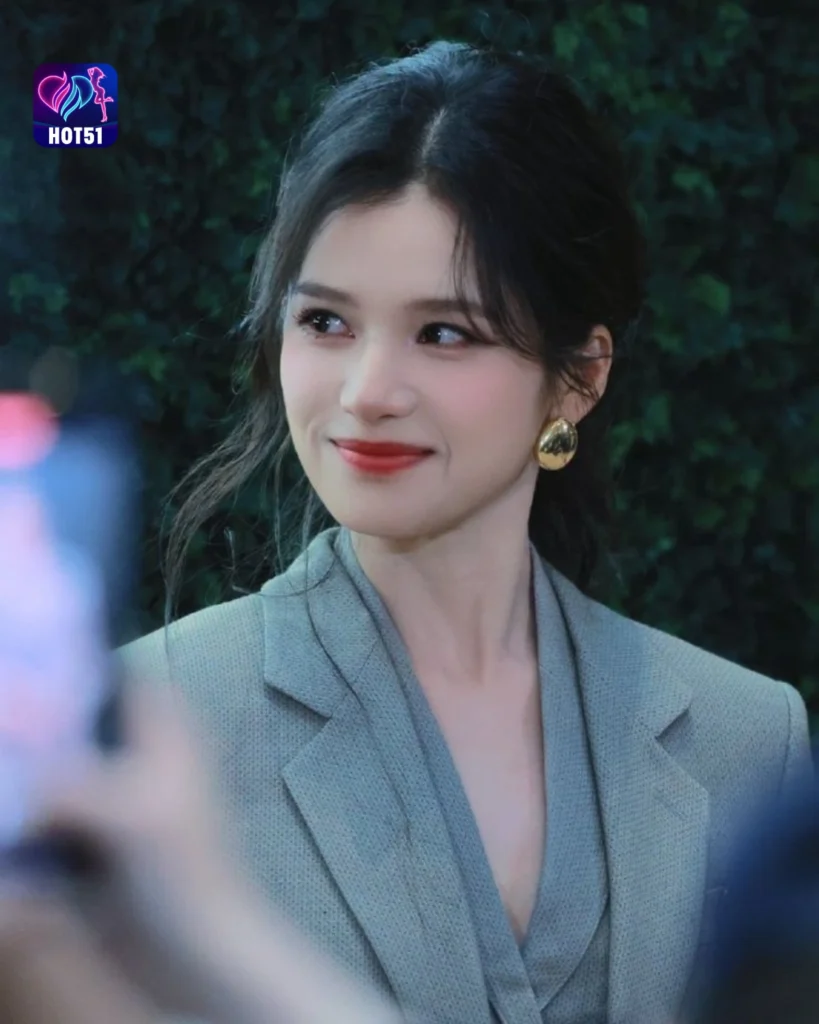  Beautiful Zhang Jingyi Photos on HOT51 Platform 