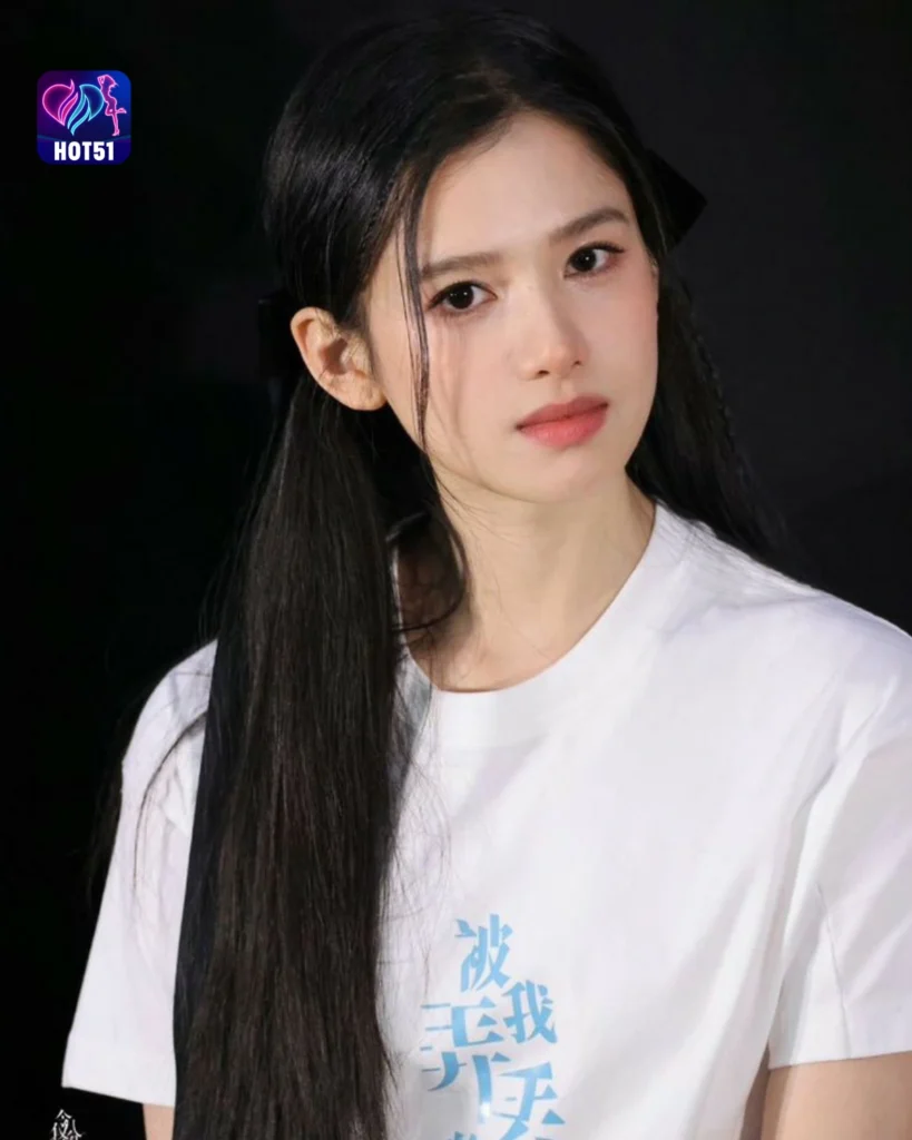  Beautiful Zhang Jingyi Photos on HOT51 Platform