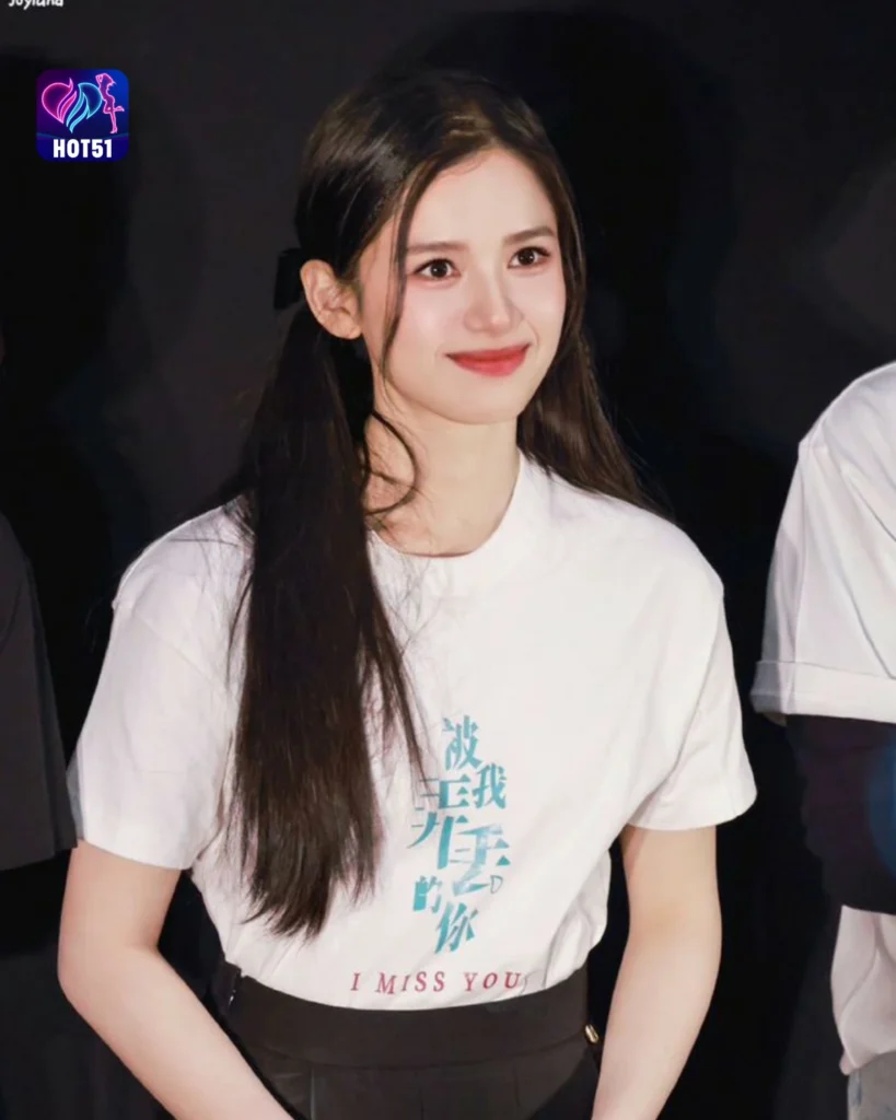 Beautiful Zhang Jingyi Photos on HOT51 Platform