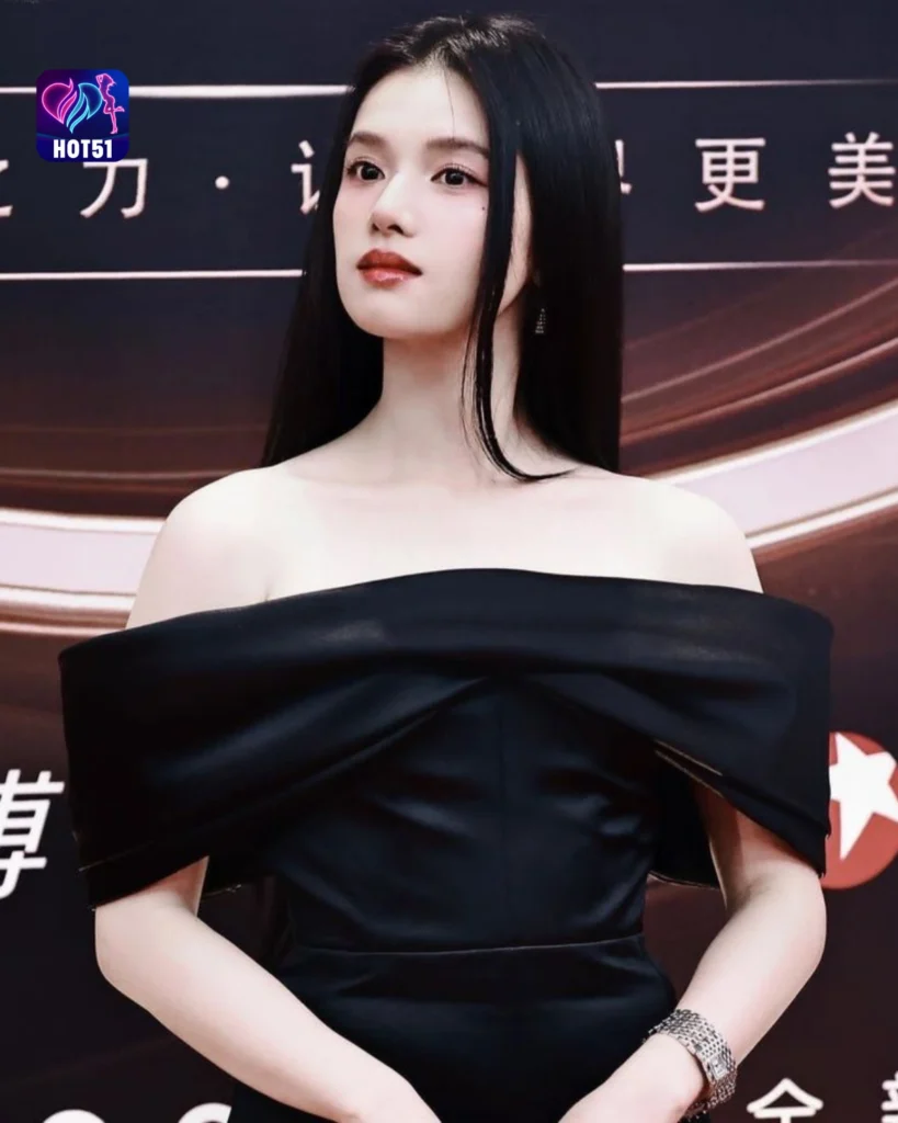 Beautiful Zhang Jingyi Photos on HOT51 Platform