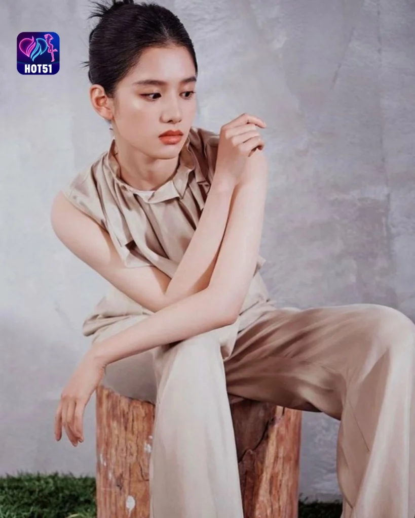  Beautiful Zhang Jingyi Photos on HOT51 Platform