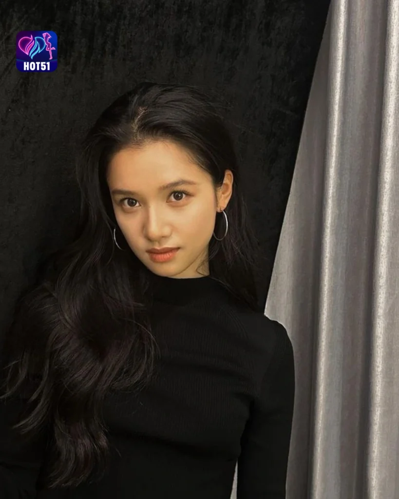  Beautiful Zhang Jingyi Photos on HOT51 Platform