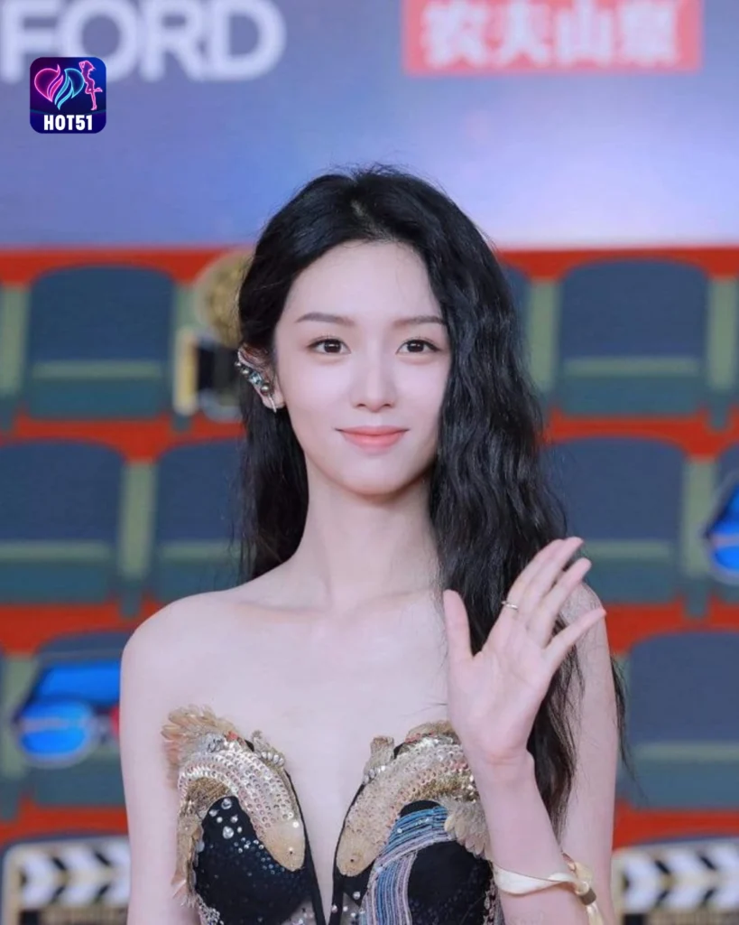 Beautiful Zhou Ye Photos on HOT51 Platform