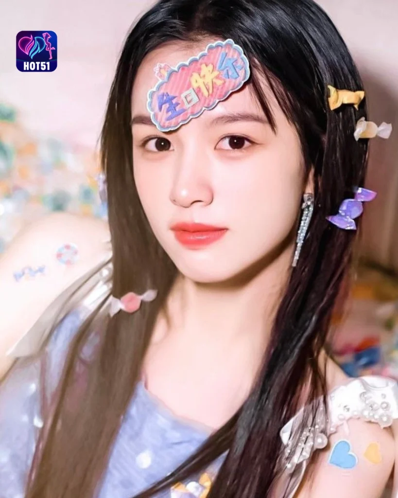  Beautiful Zhou Ye Photos on HOT51 Platform