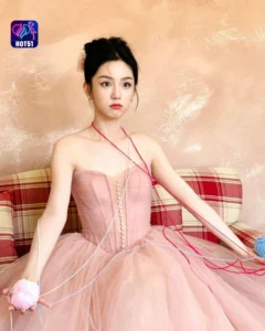 Read more about the article Beautiful Stunning Zhou Ye Photos on HOT51 Platform