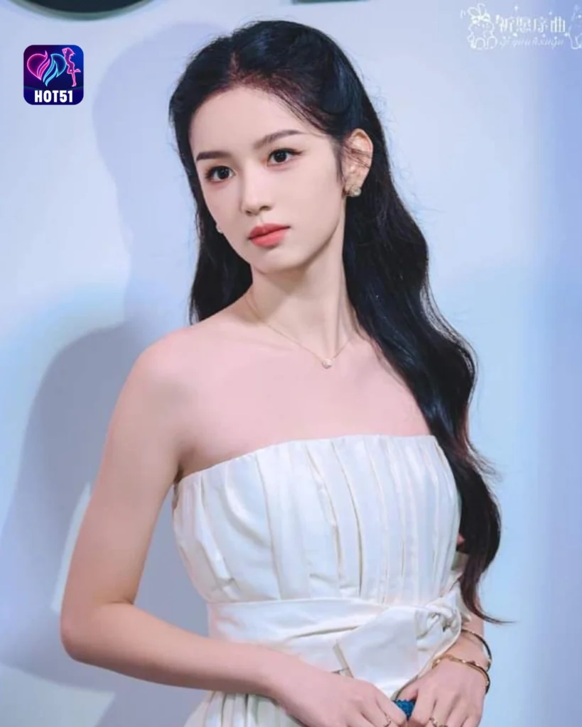 Beautiful Zhou Ye Photos on HOT51 Platform