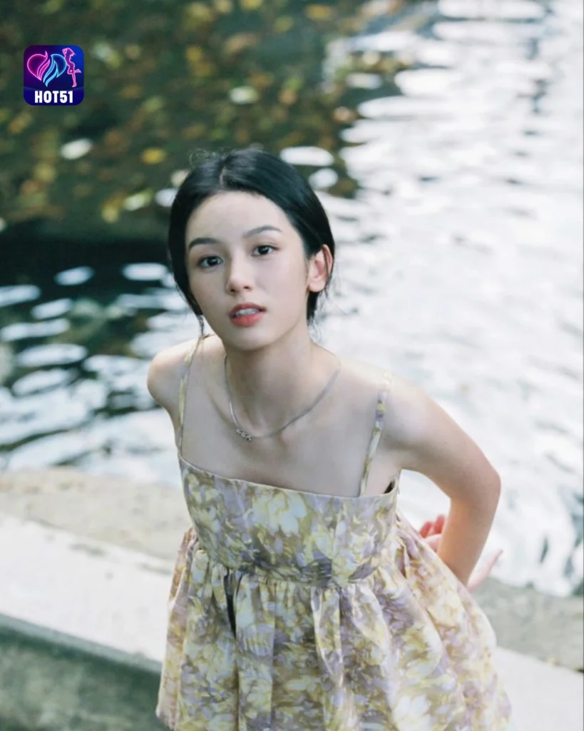  Beautiful Zhou Ye Photos on HOT51 Platform