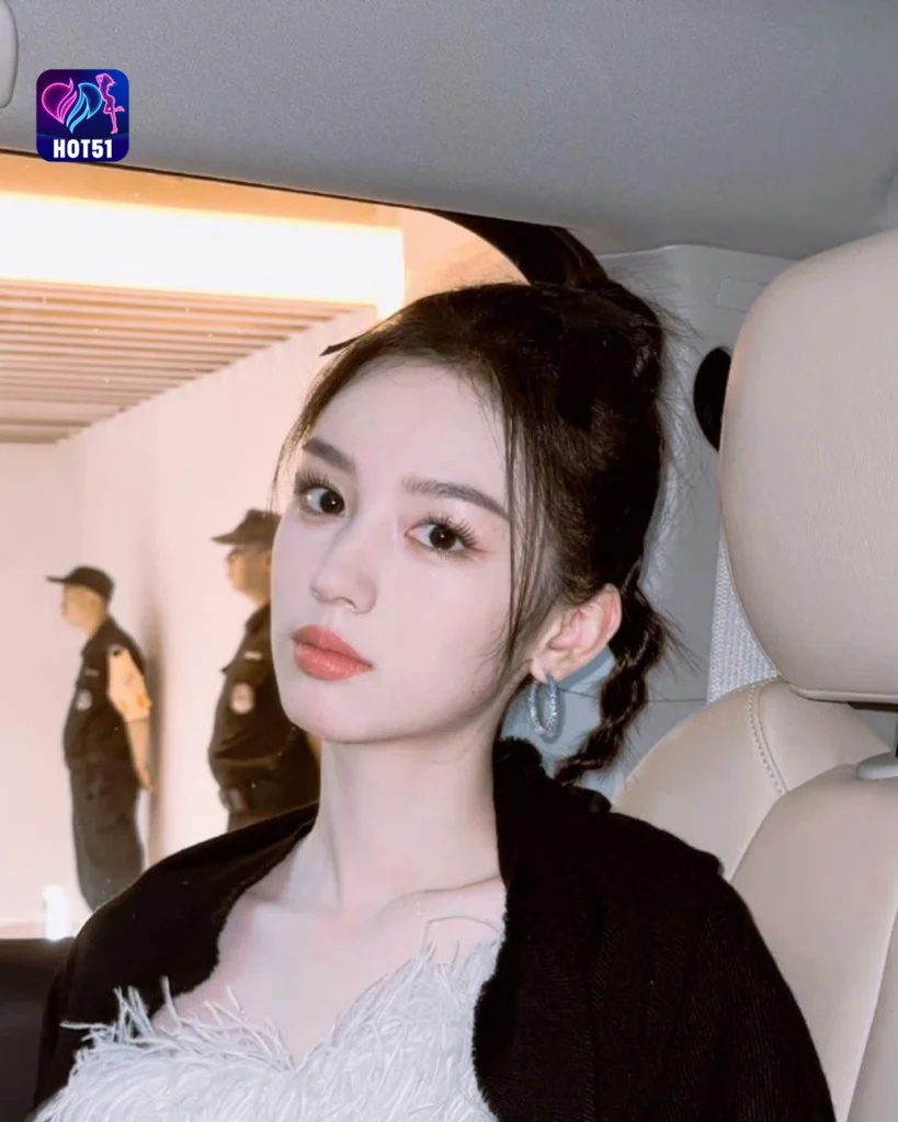  Beautiful Zhou Ye Photos on HOT51 Platform