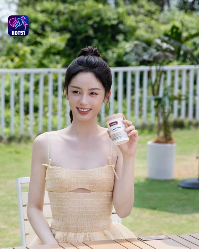  Beautiful Zhou Ye Photos on HOT51 Platform