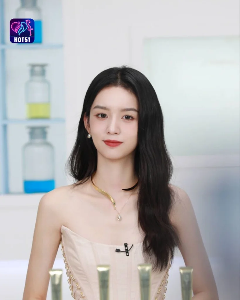 Beautiful Zhou Ye Photos on HOT51 Platform