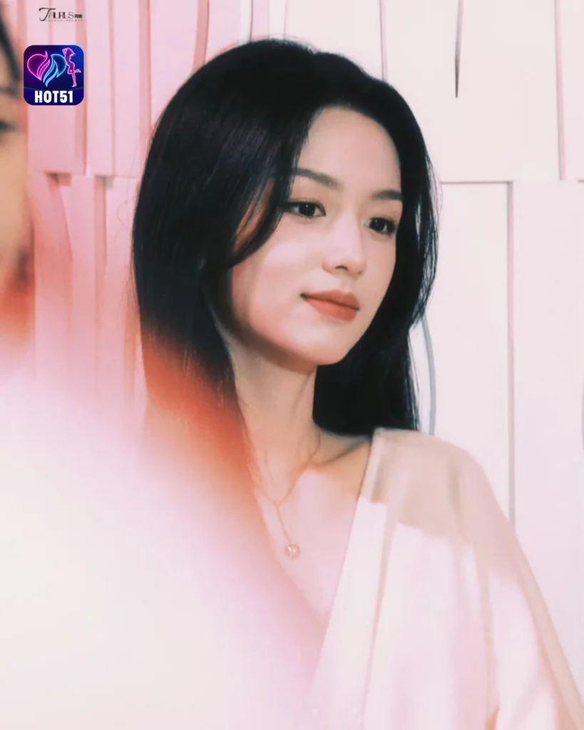  Beautiful Zhou Ye Photos on HOT51 Platform