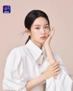 Read more about the article Beautiful Stunning Zhou Ye Photos on HOT51 Platform