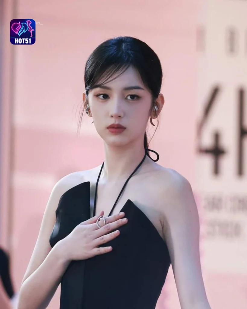 Beautiful Zhou Ye Photos on HOT51 Platform