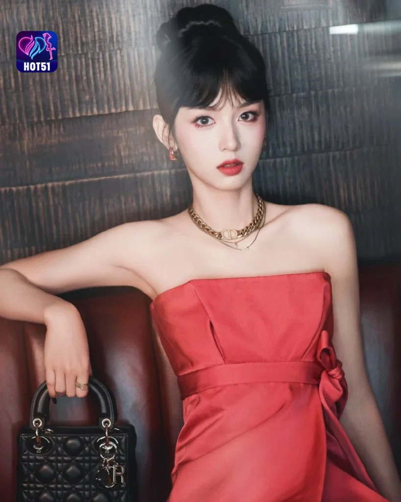  Beautiful Zhou Ye Photos on HOT51 Platform