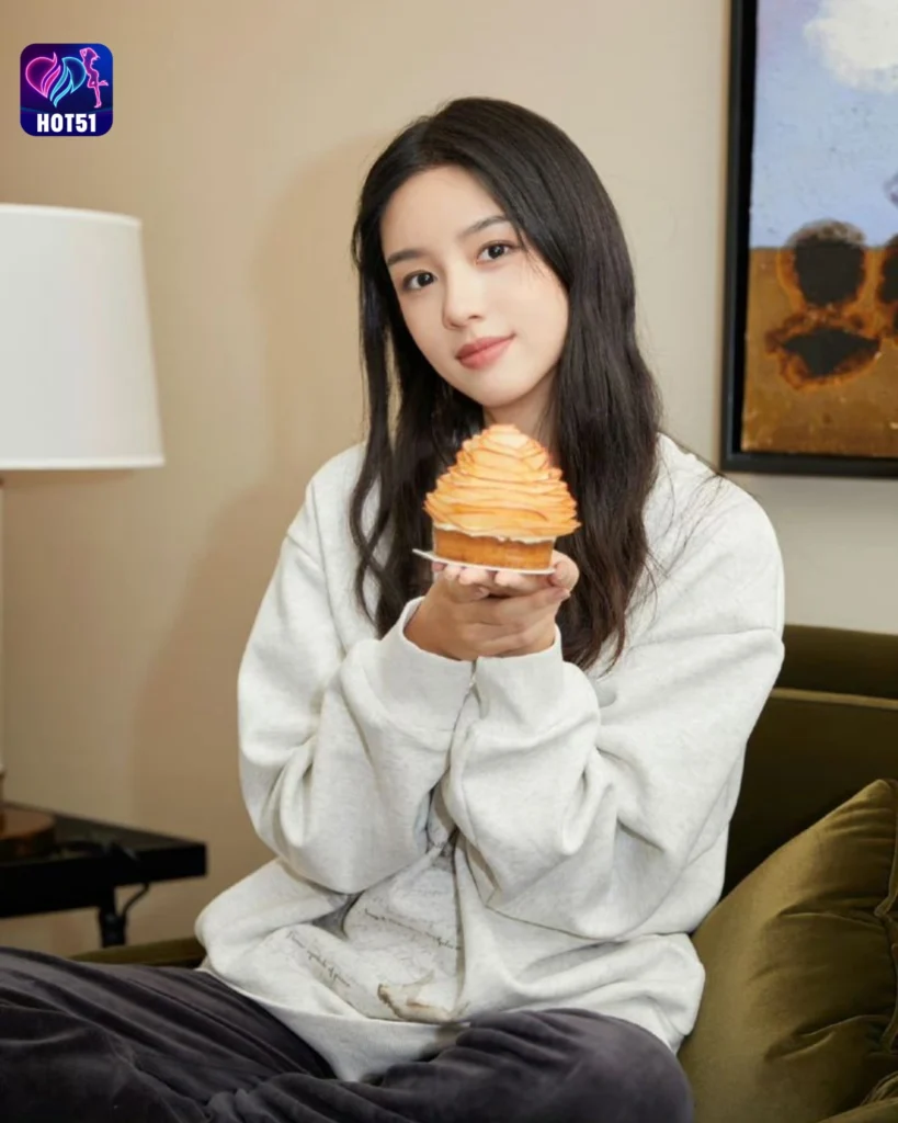 Beautiful Zhou Ye Photos on HOT51 Platform 